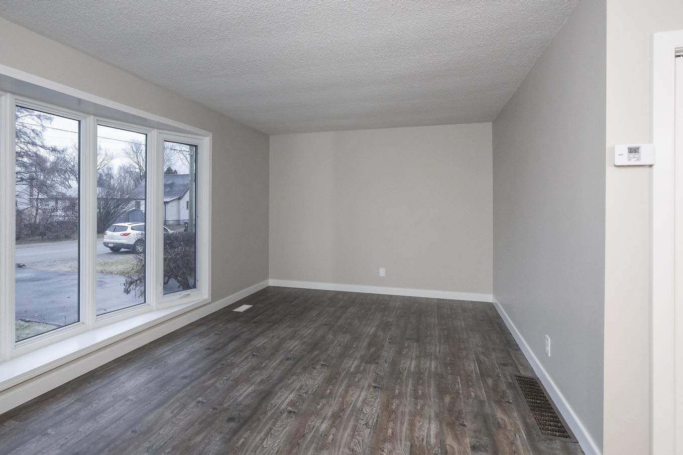 77 Gertrude Avenue, Thunder Bay, ON - Indoor Photo Showing Other Room