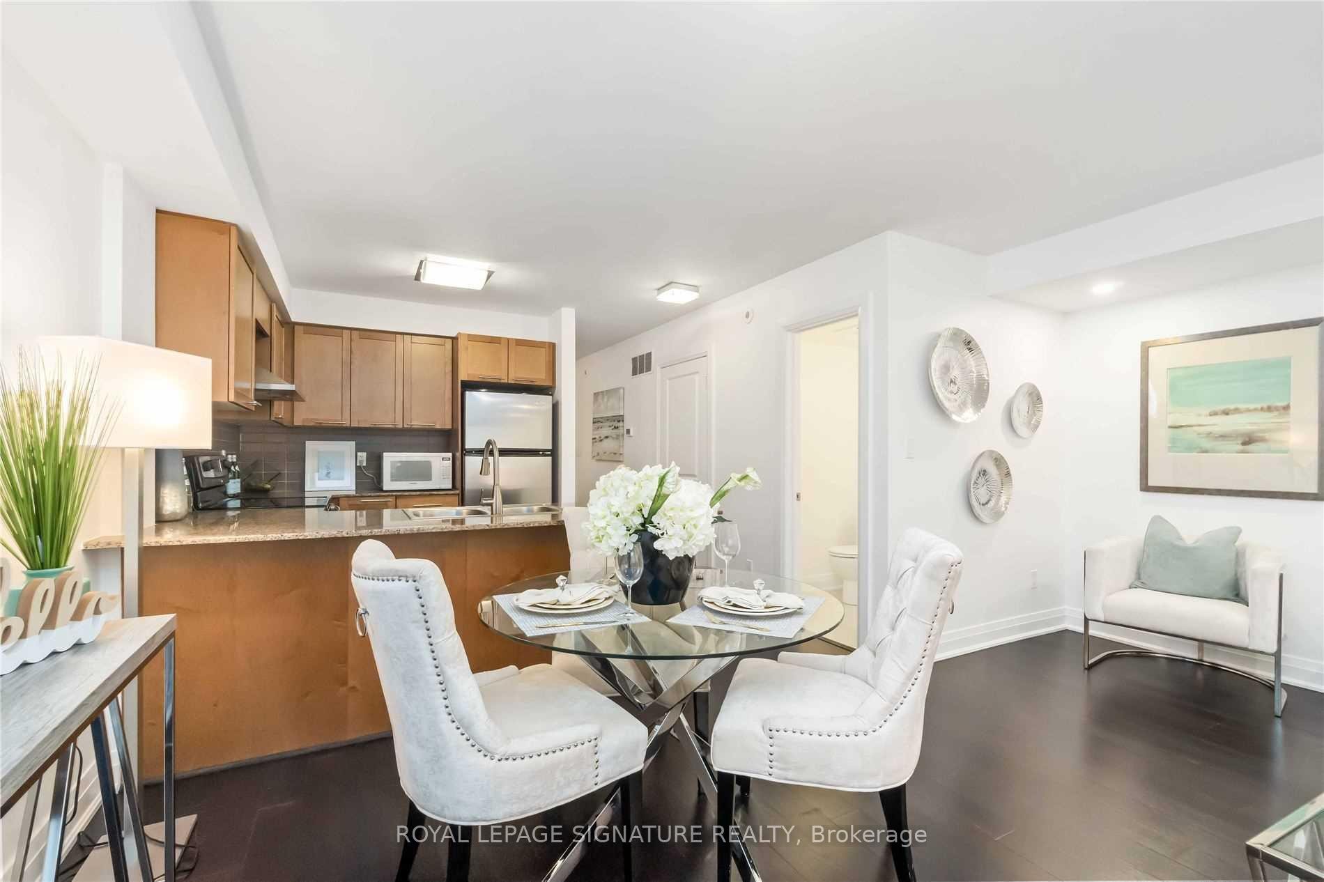 107-320 John Street, Markham, ON - Indoor Photo Showing Dining Room