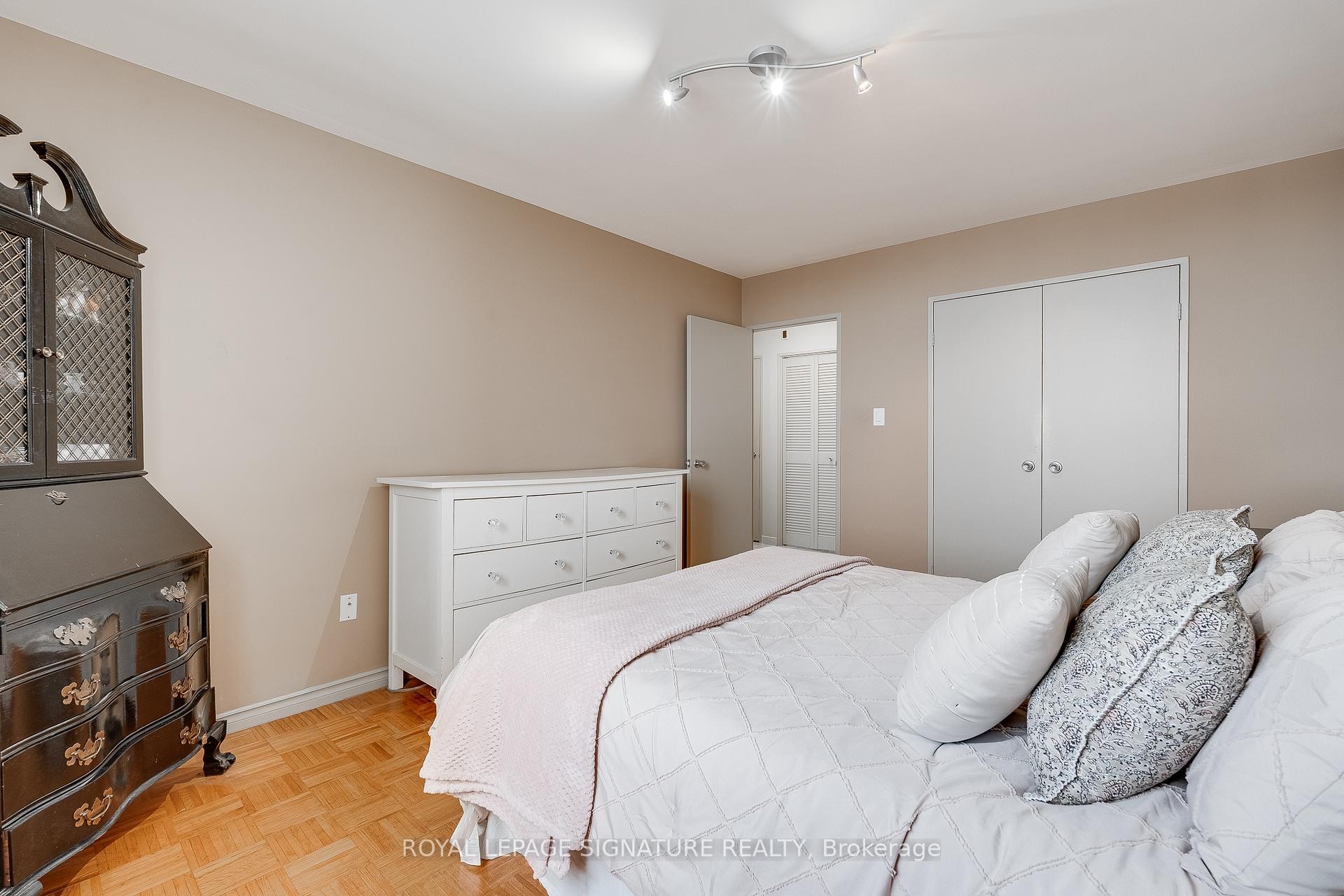 611-1 Four Winds Drive, Toronto, ON - Indoor Photo Showing Bedroom