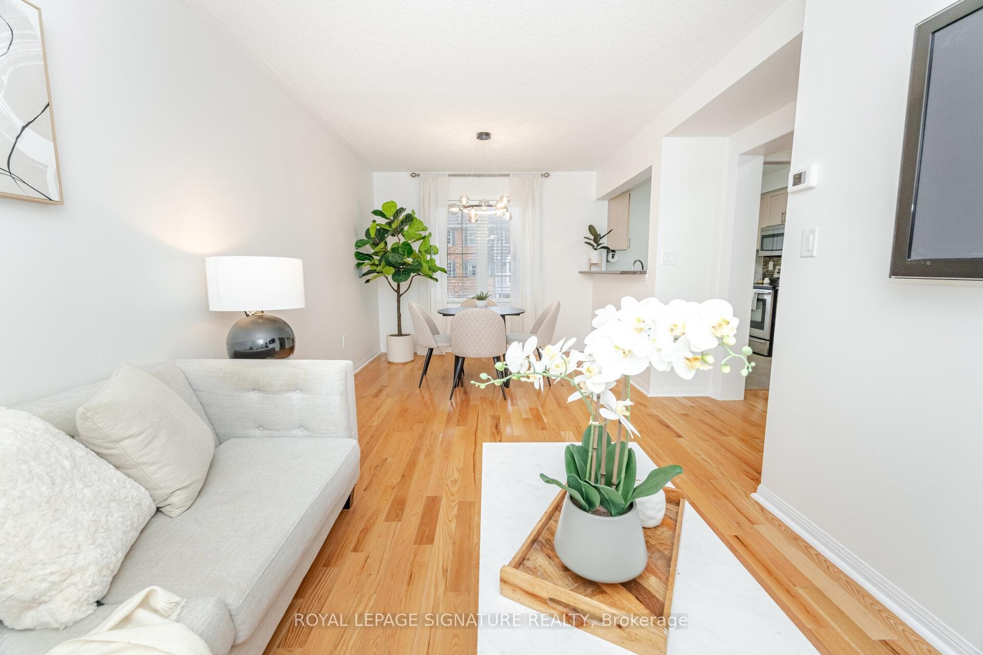 1182 Barnard Drive, Milton, ON - Indoor Photo Showing Living Room