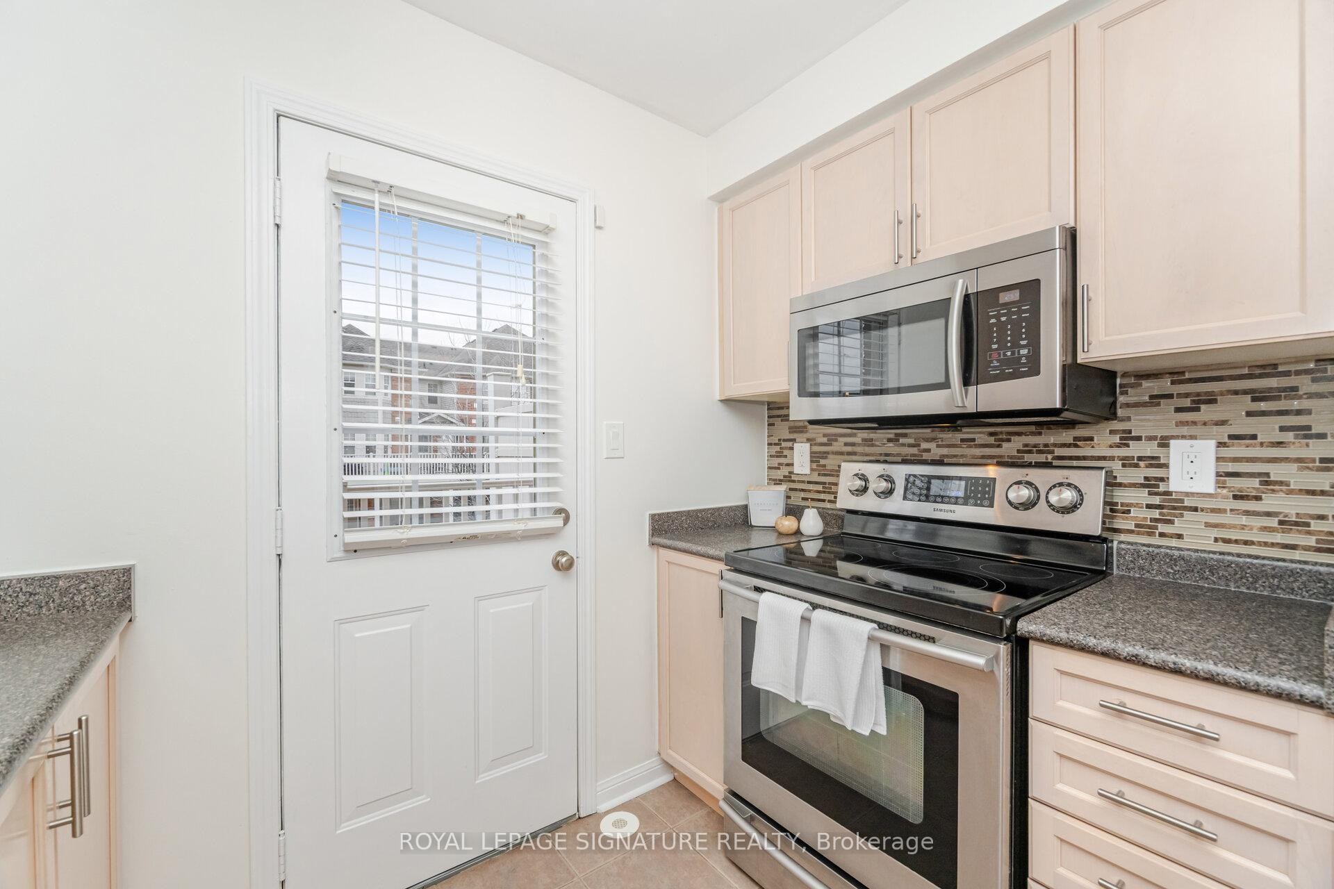 1182 Barnard Drive, Milton, ON - Indoor Photo Showing Kitchen