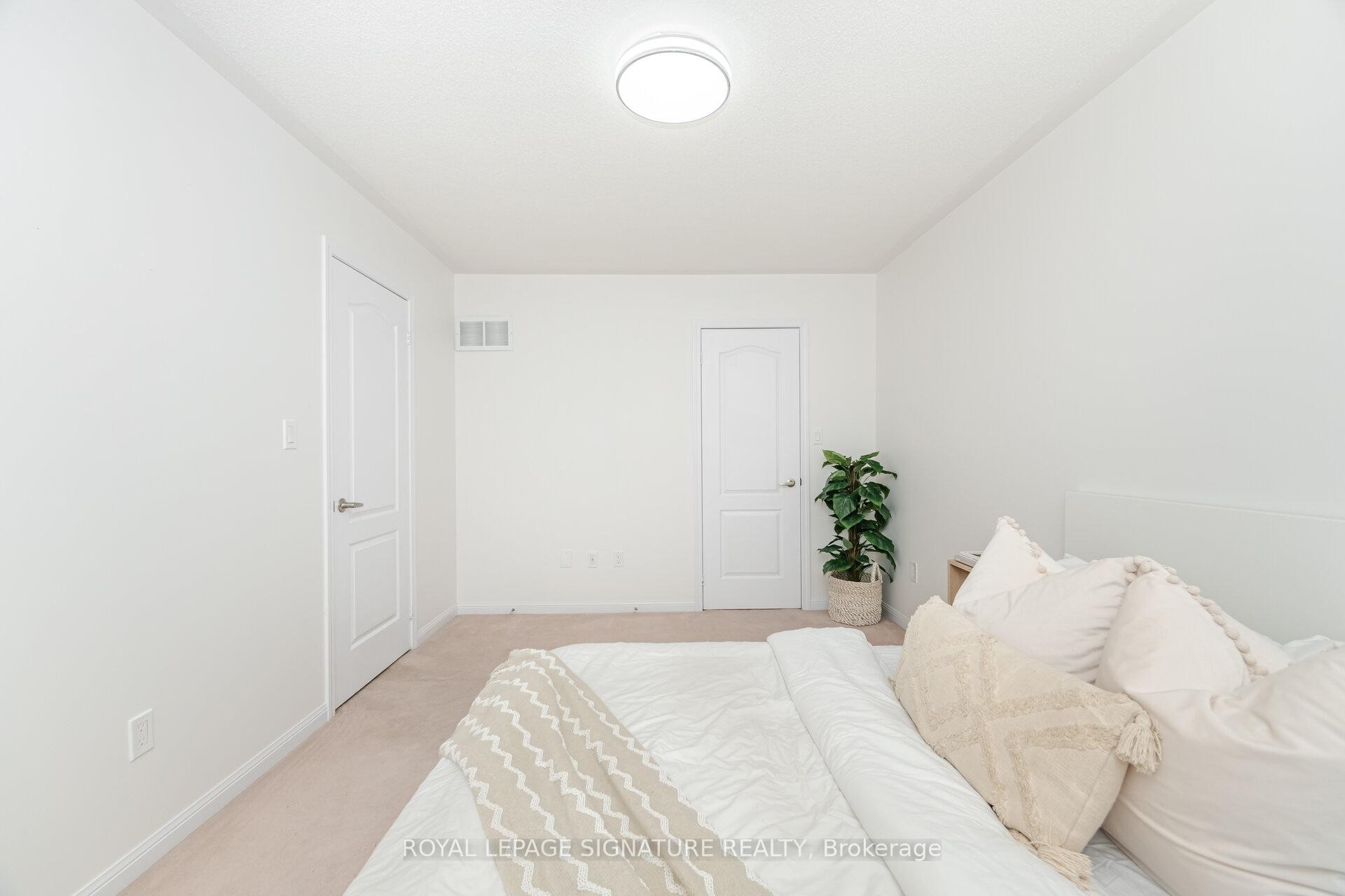 1182 Barnard Drive, Milton, ON - Indoor Photo Showing Bedroom
