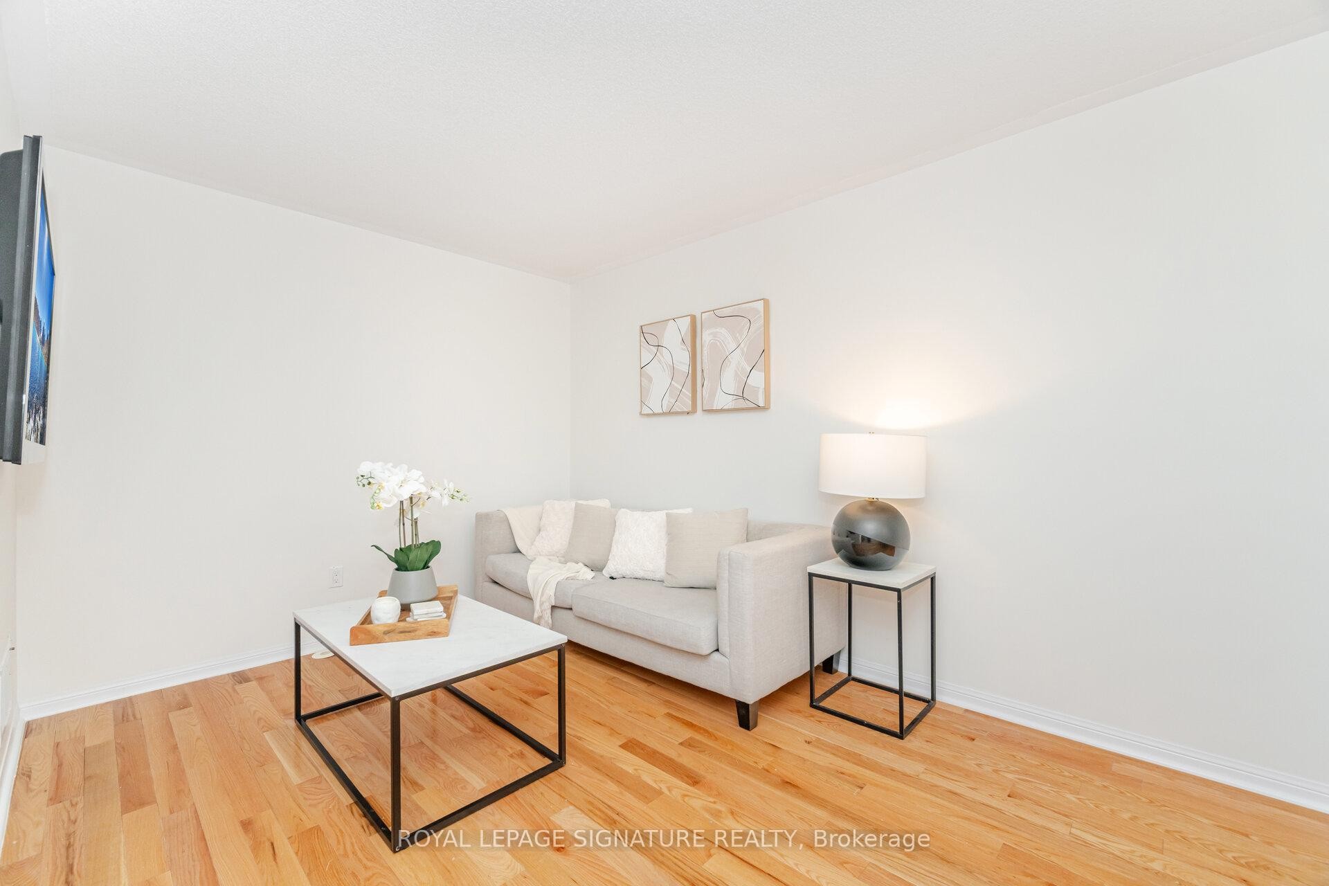 1182 Barnard Drive, Milton, ON - Indoor Photo Showing Living Room