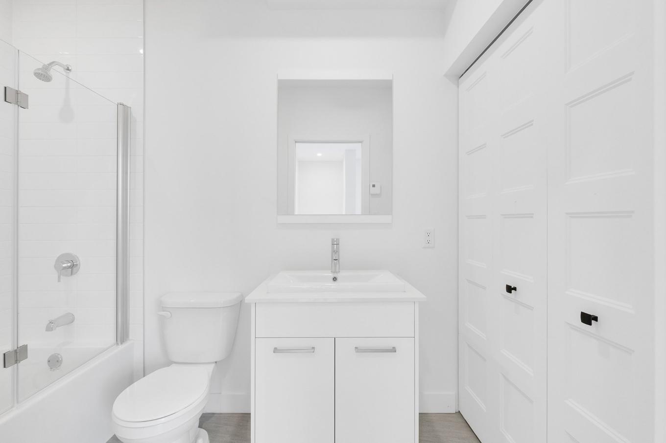 Bathroom - 101-5420 Av. Papineau, Montréal (Le Plateau-Mont-Royal), QC - Indoor Photo Showing Bathroom