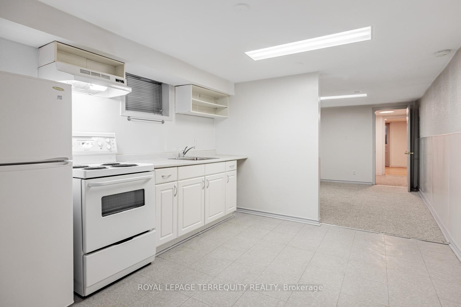 Bsmt-171 Christie Street, Toronto, ON - Indoor Photo Showing Kitchen