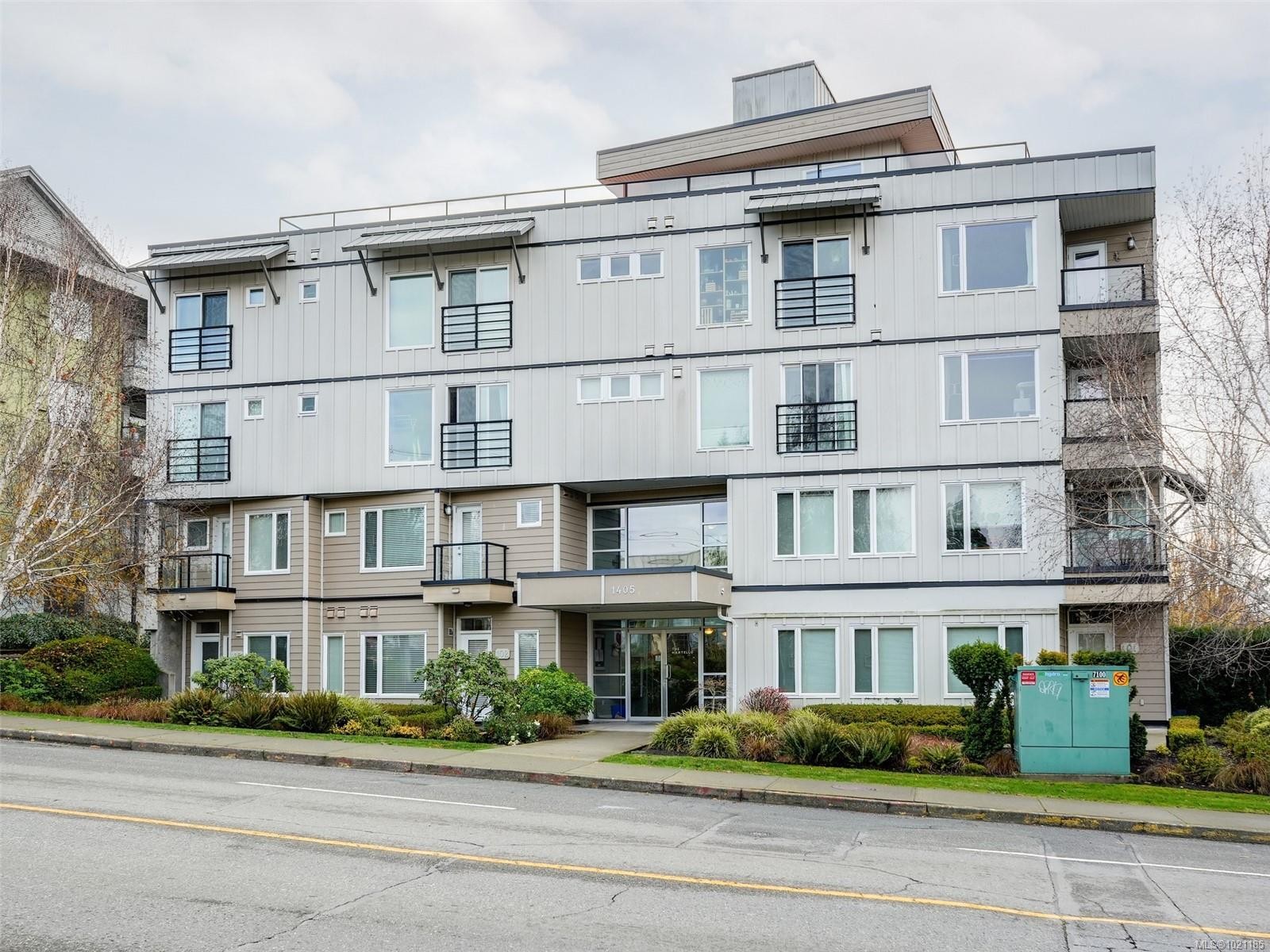 1405 Esquimalt St, Esquimalt, BC - Outdoor With Facade
