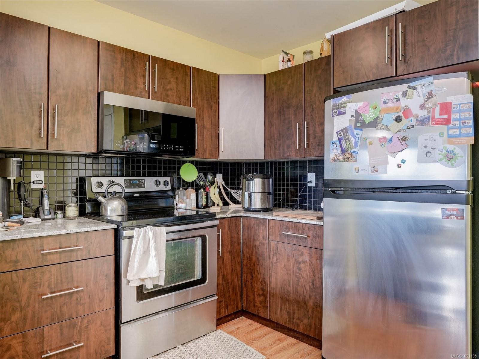 1405 Esquimalt St, Esquimalt, BC - Indoor Photo Showing Kitchen
