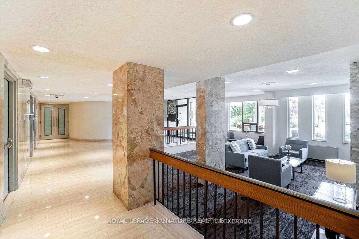 802-44 Longbourne Drive, Toronto, ON - Indoor Photo Showing Other Room