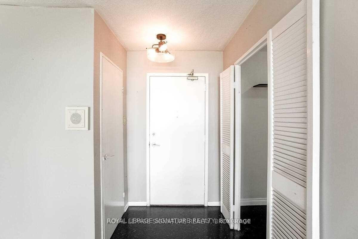 802-44 Longbourne Drive, Toronto, ON - Indoor Photo Showing Other Room