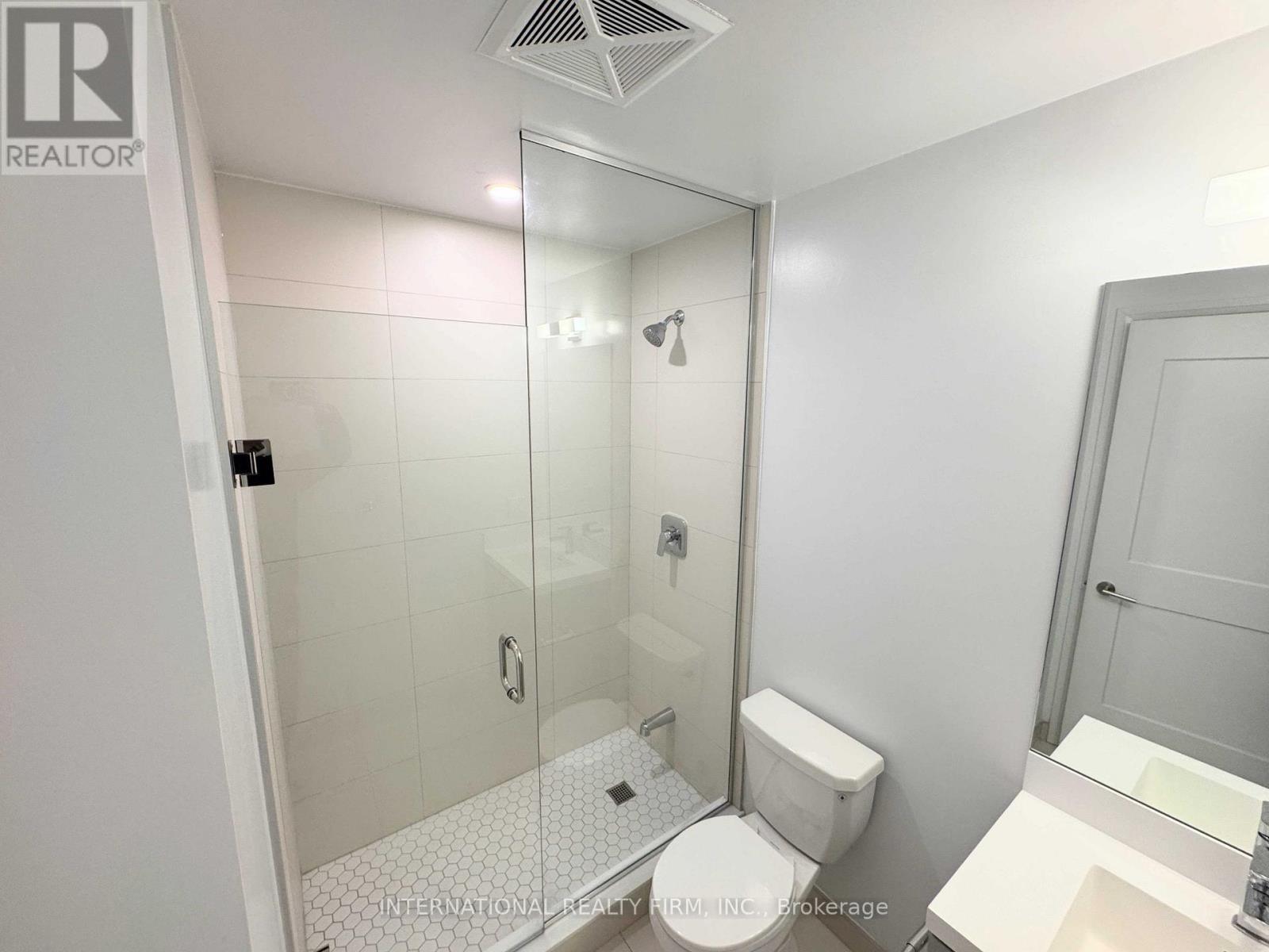 918 - 50 Dunfield Avenue, Toronto, ON - Indoor Photo Showing Bathroom