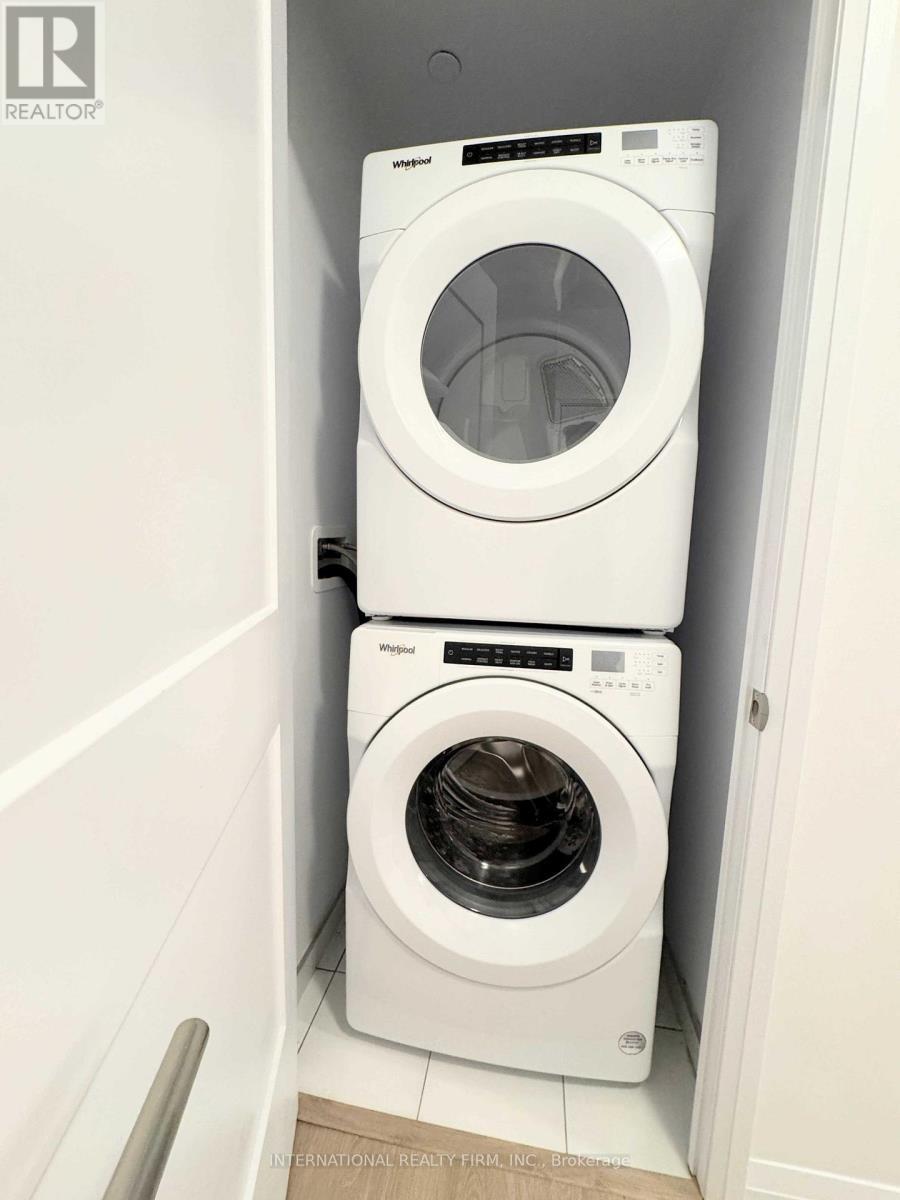 918 - 50 Dunfield Avenue, Toronto, ON - Indoor Photo Showing Laundry Room