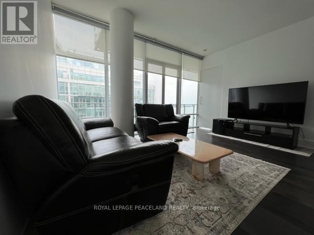 908 - 29 Queens Quay E, Toronto, ON - Indoor Photo Showing Living Room