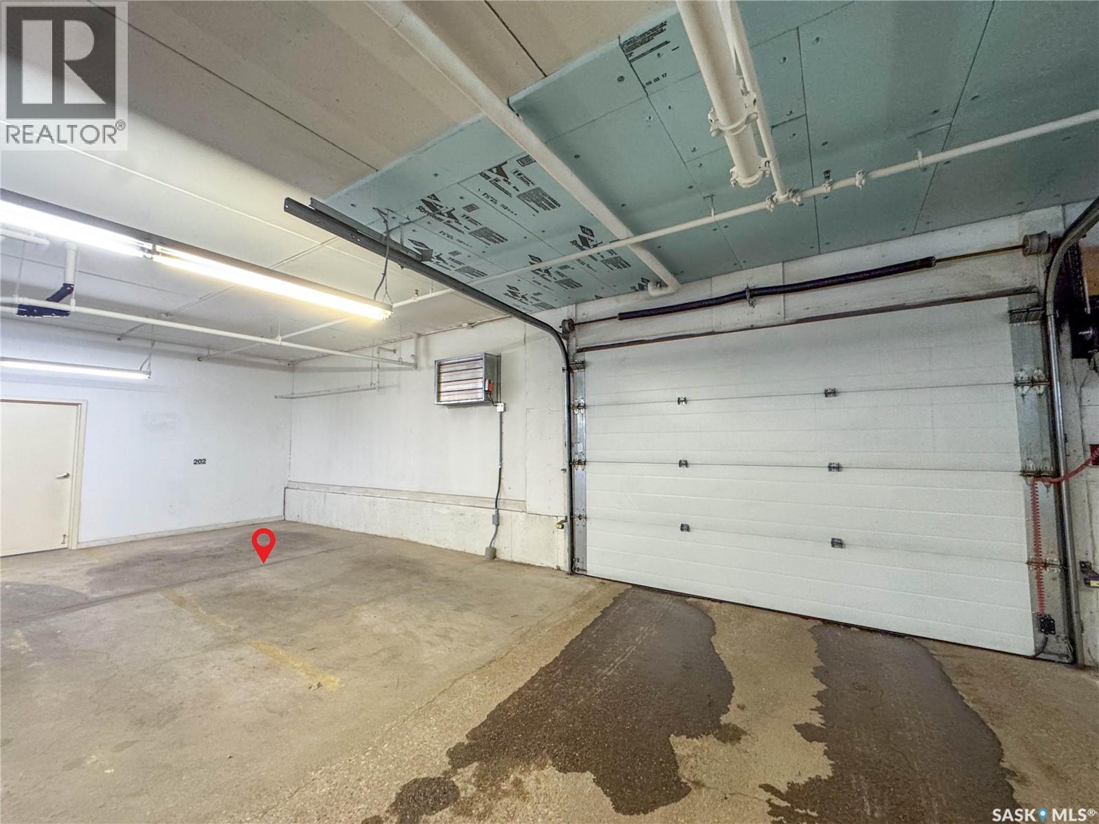 202 1901 1 1/2 Avenue W, Prince Albert, SK - Indoor Photo Showing Garage