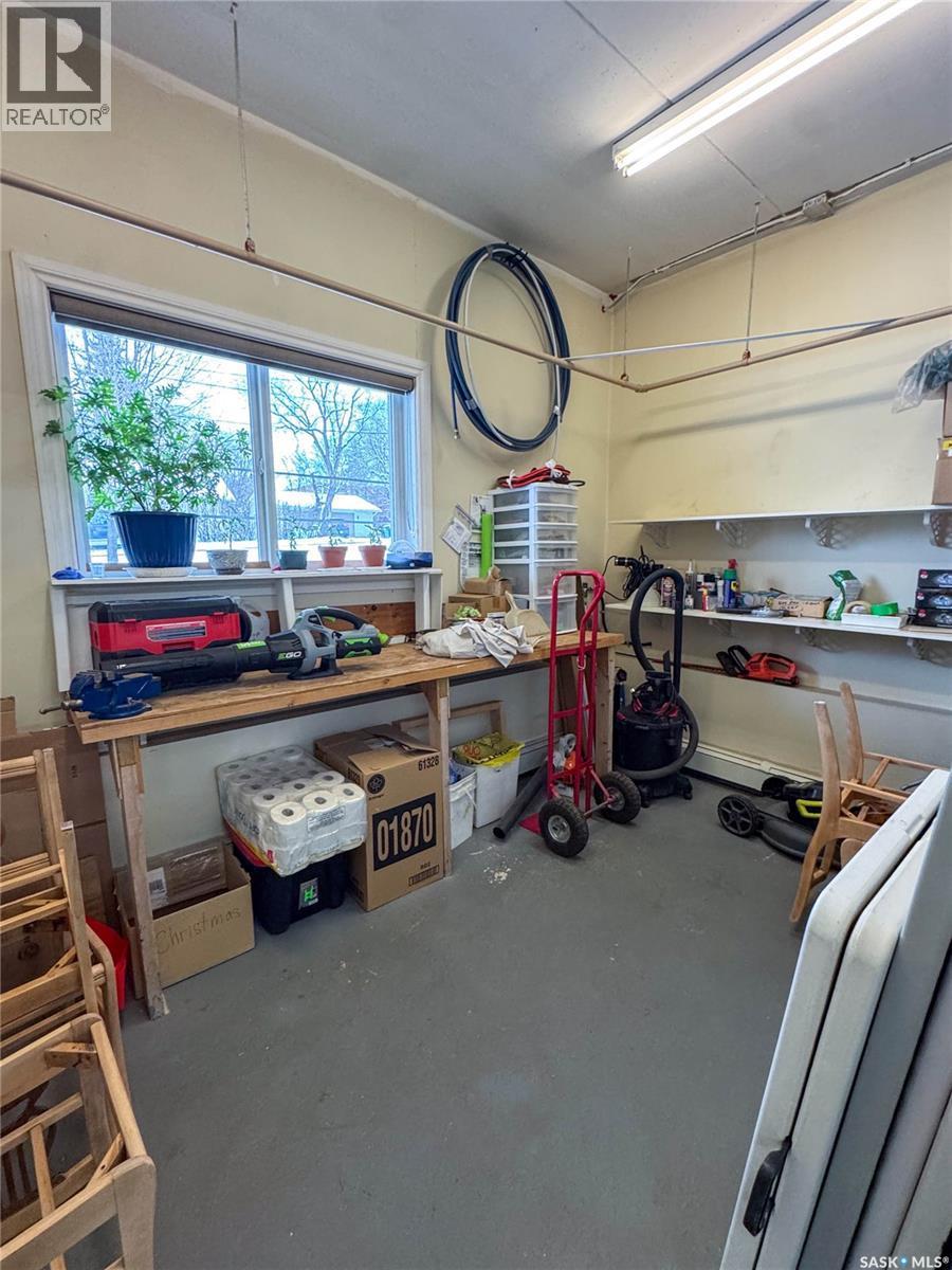 202 1901 1 1/2 Avenue W, Prince Albert, SK - Indoor Photo Showing Garage