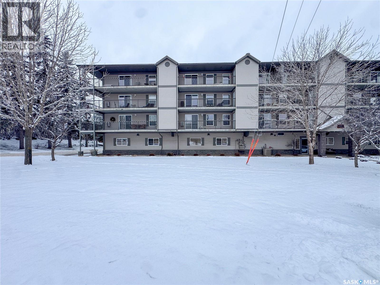 202 1901 1 1/2 Avenue W, Prince Albert, SK - Outdoor With Balcony With Facade