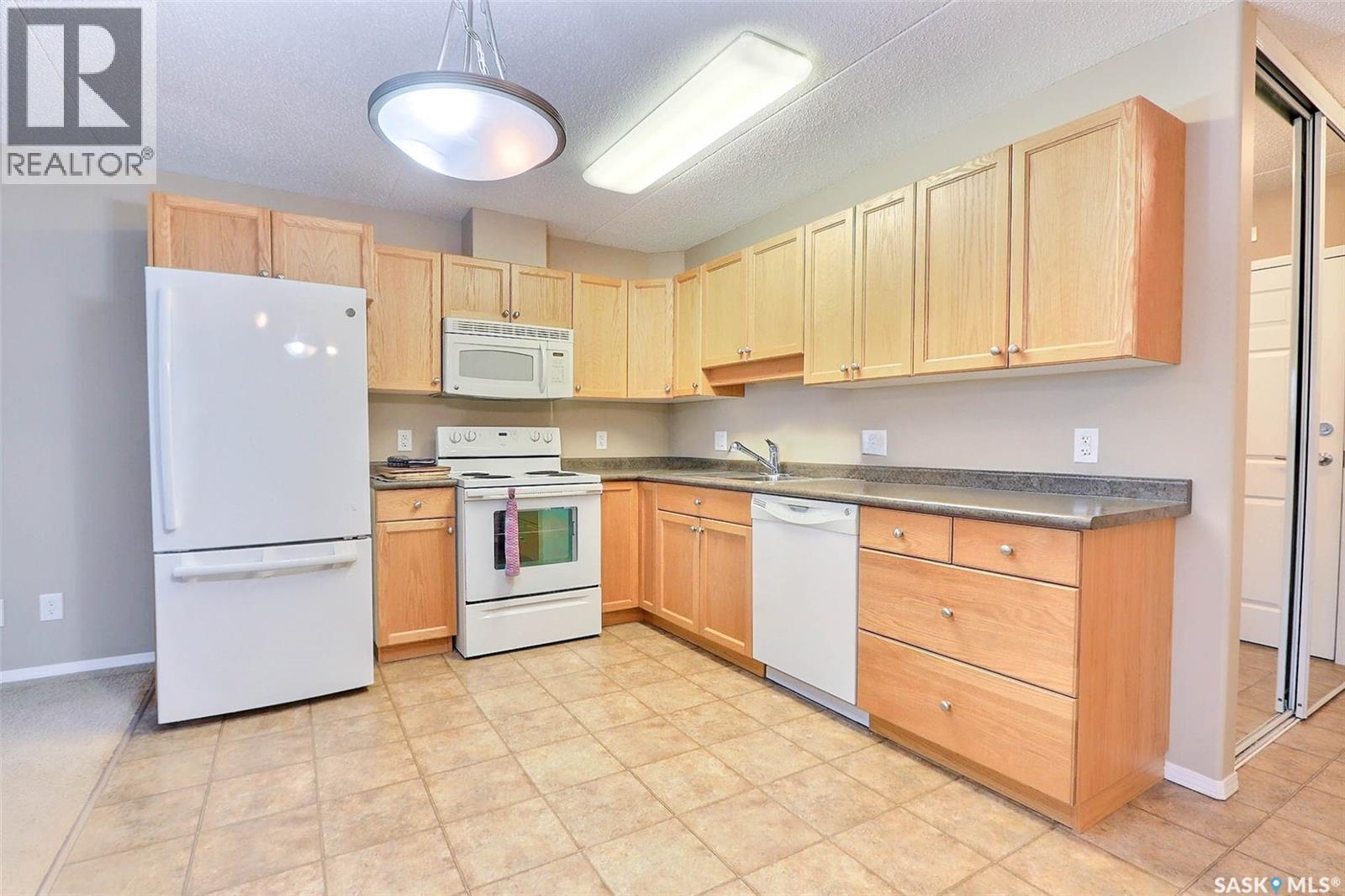 202 1901 1 1/2 Avenue W, Prince Albert, SK - Indoor Photo Showing Kitchen