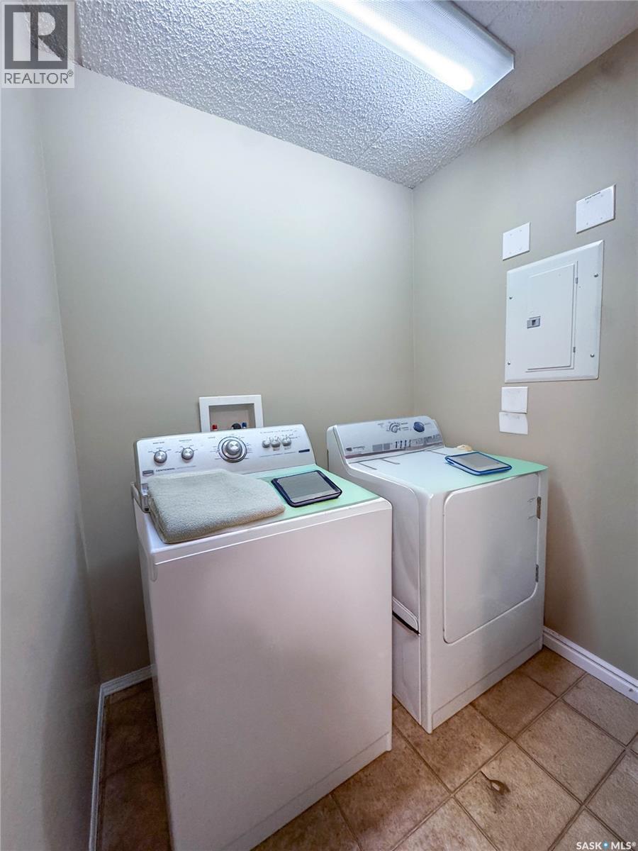 202 1901 1 1/2 Avenue W, Prince Albert, SK - Indoor Photo Showing Laundry Room