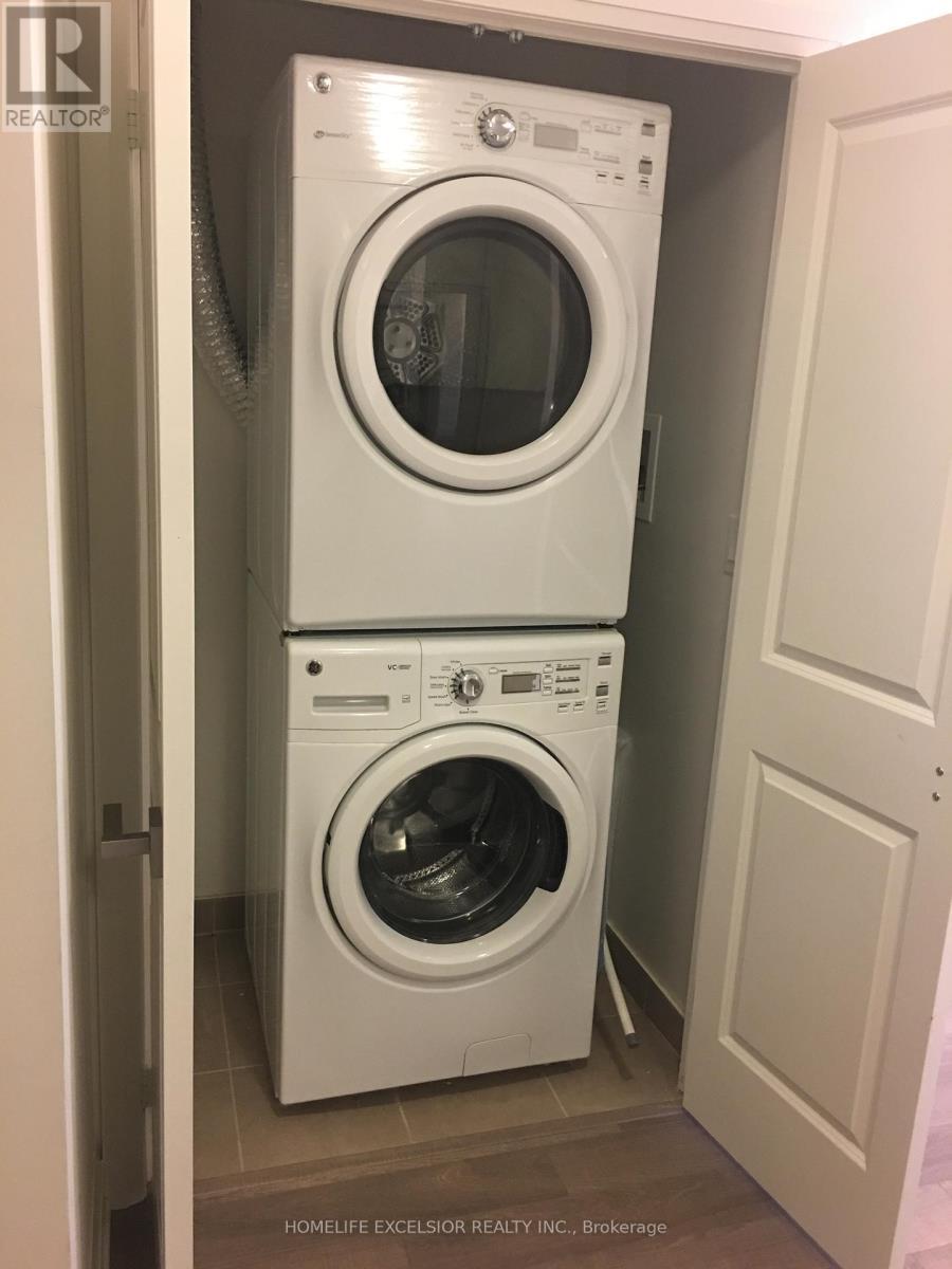 1001 - 7171 Yonge Street, Markham, ON - Indoor Photo Showing Laundry Room