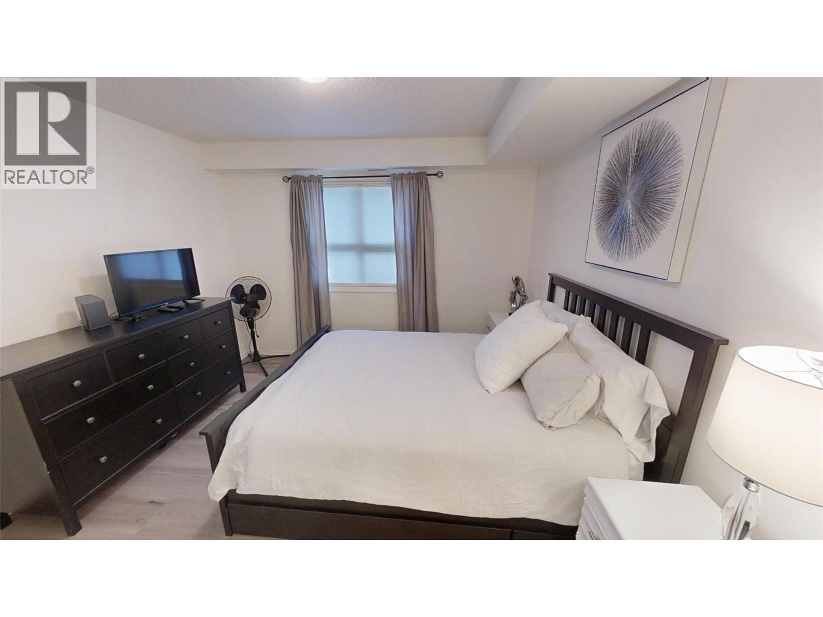 205 Third Avenue Unit# 3117, Invermere, BC - Indoor Photo Showing Bedroom