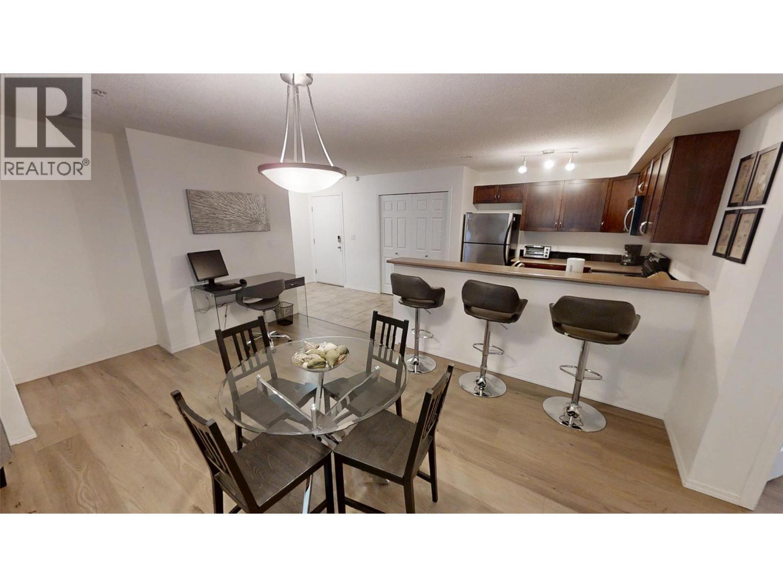 205 Third Avenue Unit# 3117, Invermere, BC - Indoor Photo Showing Dining Room