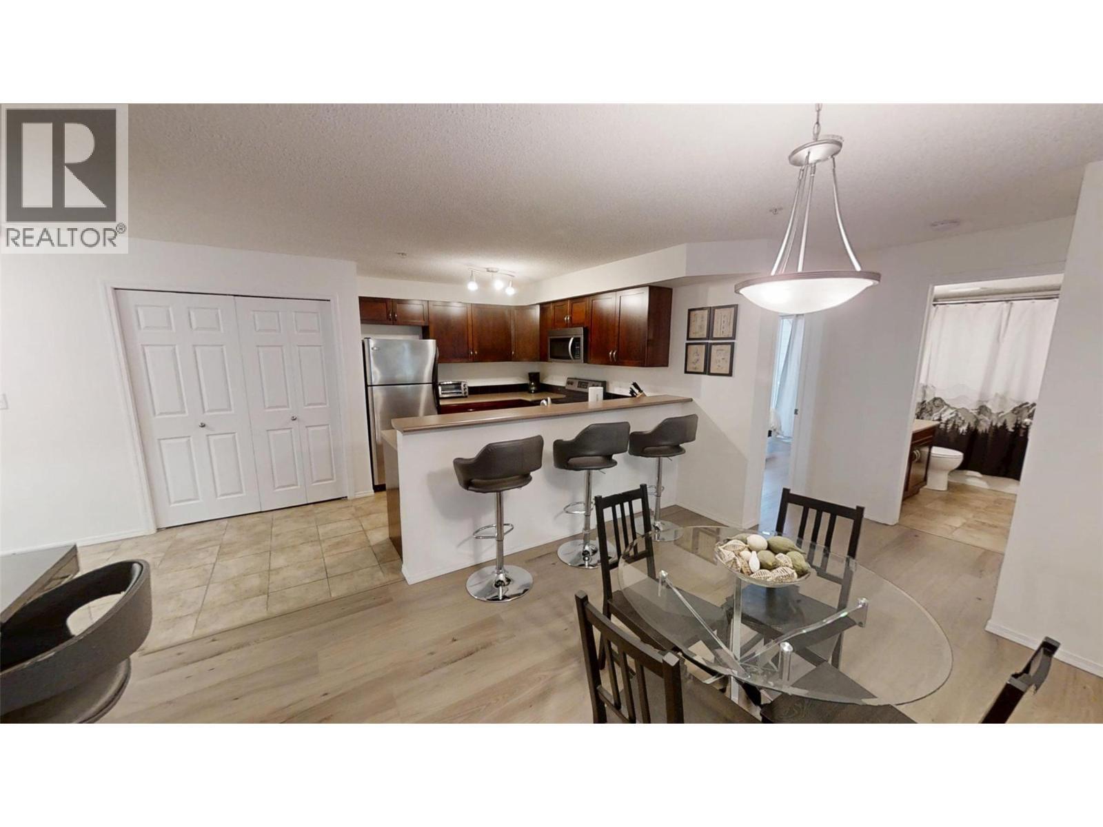 205 Third Avenue Unit# 3117, Invermere, BC - Indoor Photo Showing Dining Room