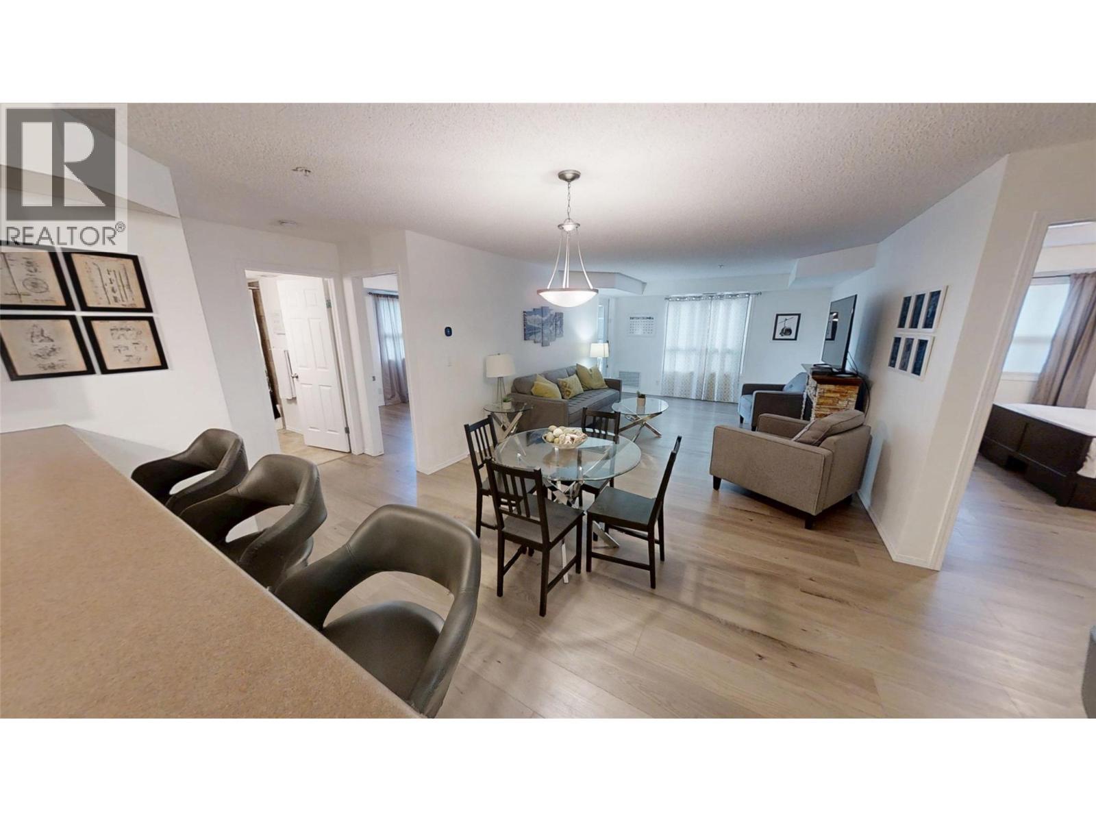 205 Third Avenue Unit# 3117, Invermere, BC - Indoor Photo Showing Living Room