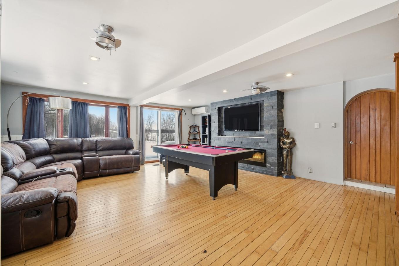 Living room - 1413 Route 122, Saint-Edmond-De-Grantham, QC - Indoor With Fireplace