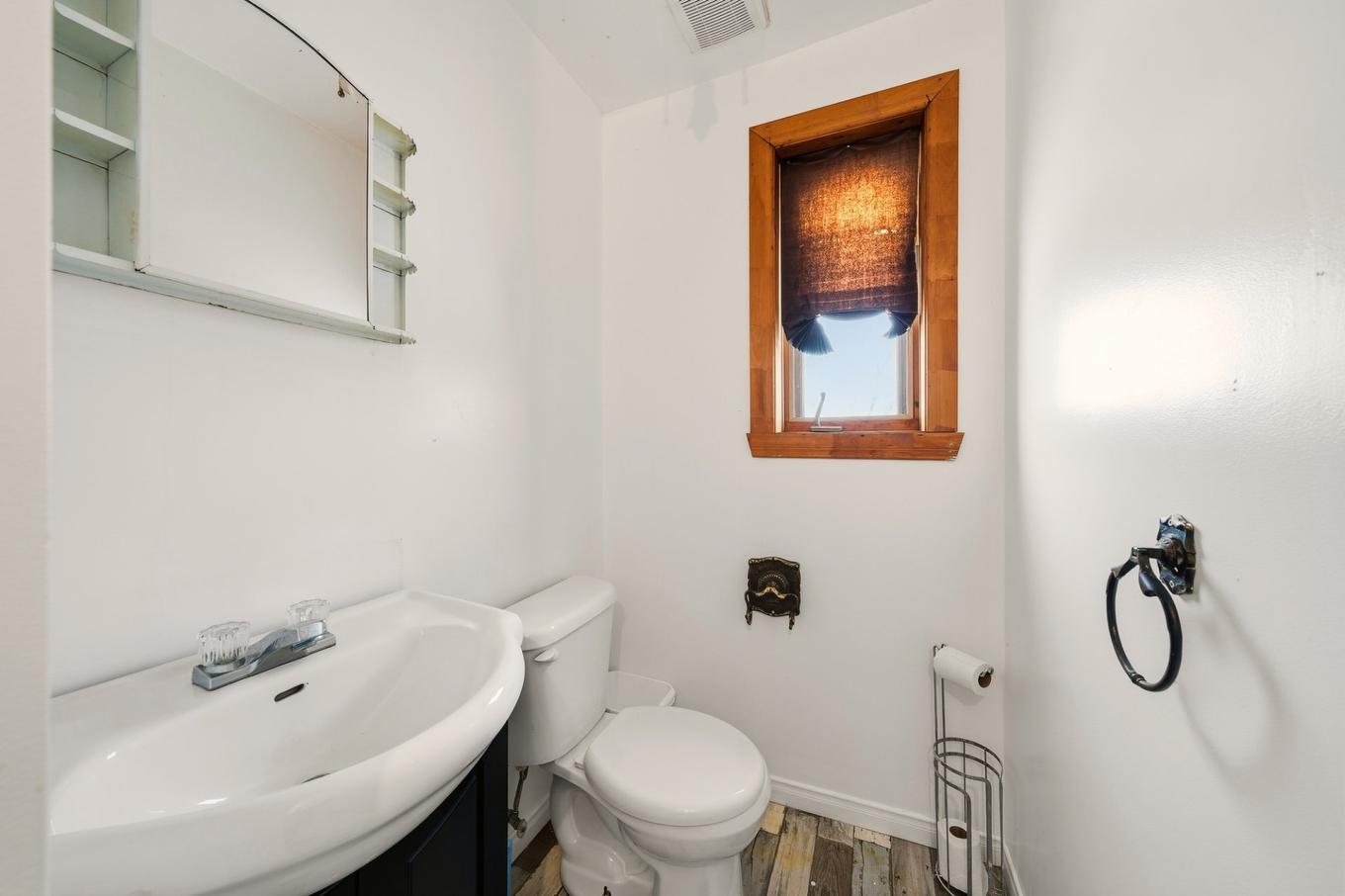 Powder room - 1413 Route 122, Saint-Edmond-De-Grantham, QC - Indoor Photo Showing Bathroom