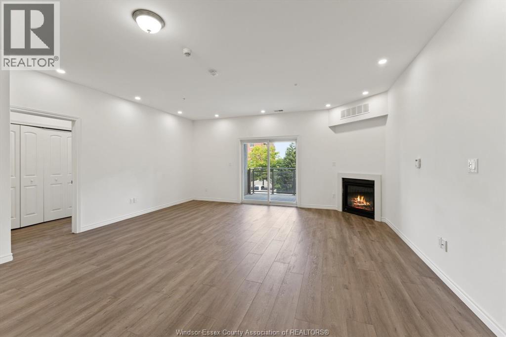 1888 Westview Park Boulevard Unit# 114, Lasalle, ON - Indoor With Fireplace