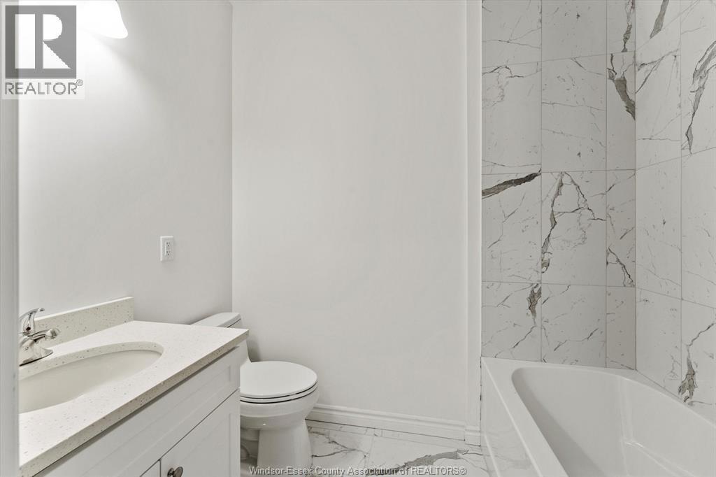 1888 Westview Park Boulevard Unit# 114, Lasalle, ON - Indoor Photo Showing Bathroom