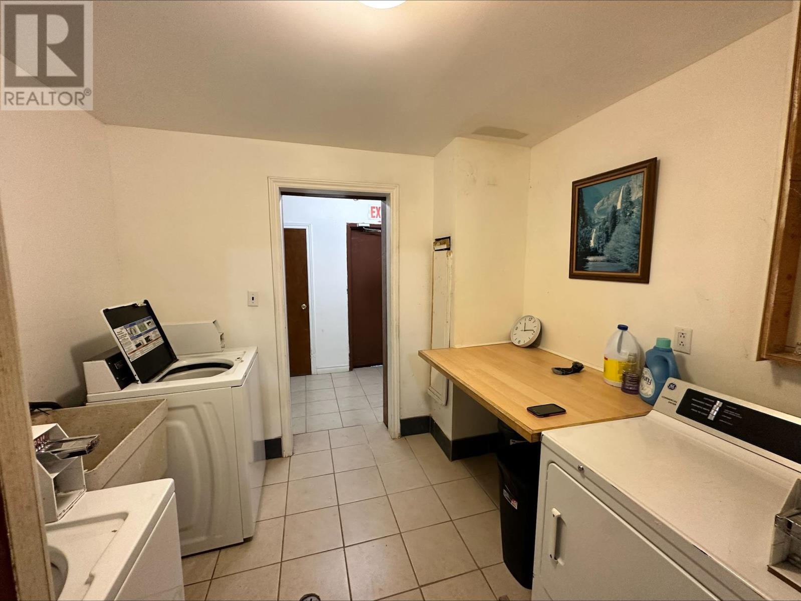 67 Mackey St, Wawa, ON - Indoor Photo Showing Laundry Room