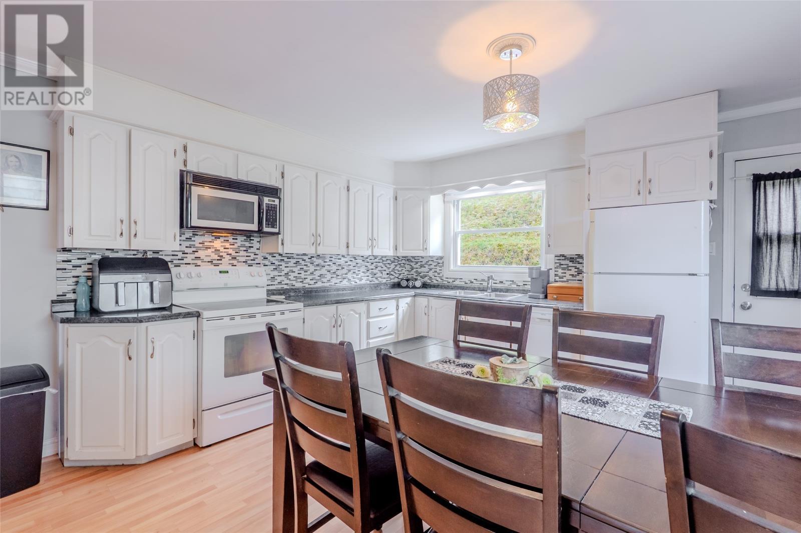 155 Hillview Drive W, St Johns, NL - Indoor Photo Showing Kitchen With Upgraded Kitchen
