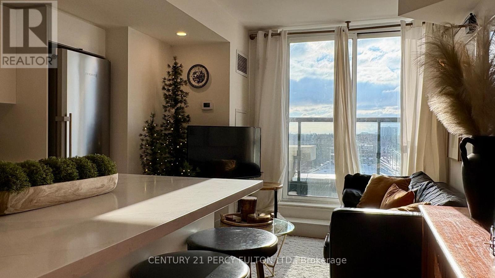 606 - 1401 O'Connor Drive, Toronto, ON - Indoor Photo Showing Living Room