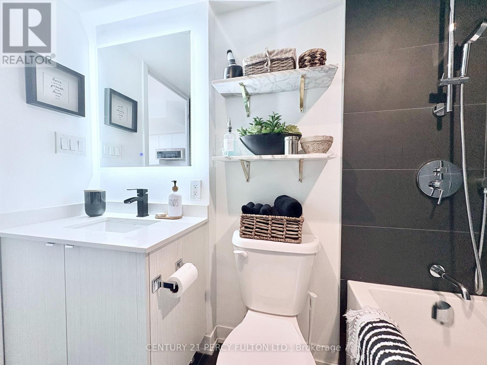 606 - 1401 O'Connor Drive, Toronto, ON - Indoor Photo Showing Bathroom