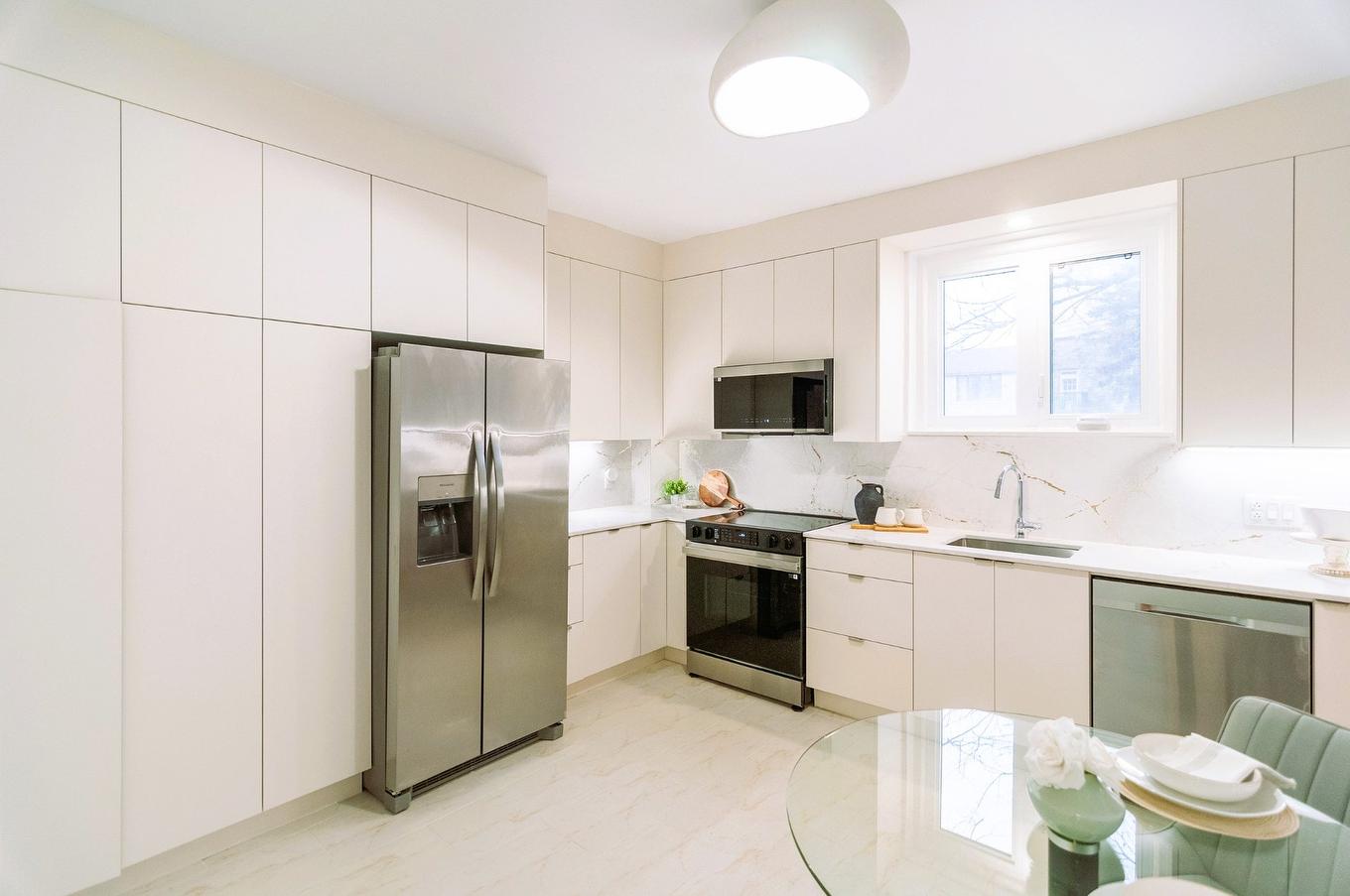 Cuisine - 5600 - 5610 Place Beaminster, Montréal (Côte-Des-Neiges/Notre-Dame-De-Grâce), QC - Indoor Photo Showing Kitchen With Upgraded Kitchen