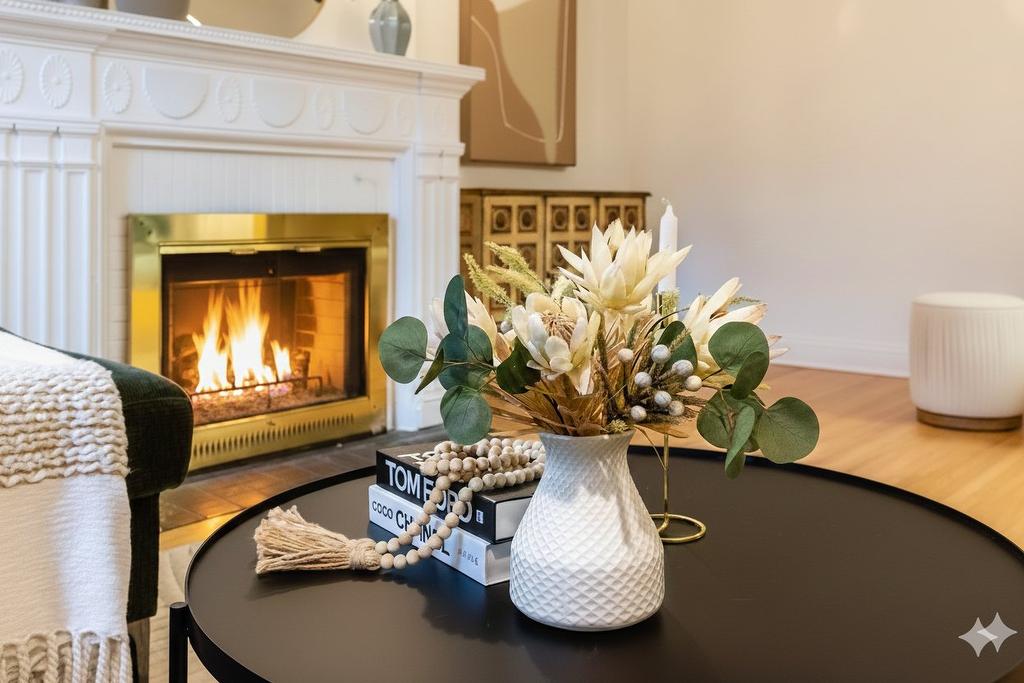 Salon - 5600 - 5610 Place Beaminster, Montréal (Côte-Des-Neiges/Notre-Dame-De-Grâce), QC - Indoor Photo Showing Living Room With Fireplace