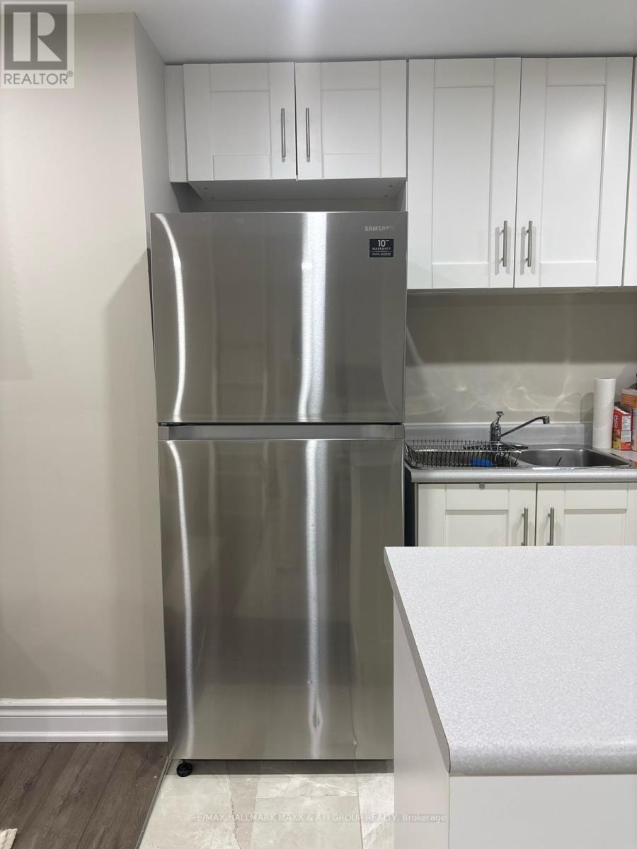 661 Mcgregor Farm Lower Trail, Newmarket, ON - Indoor Photo Showing Kitchen With Double Sink