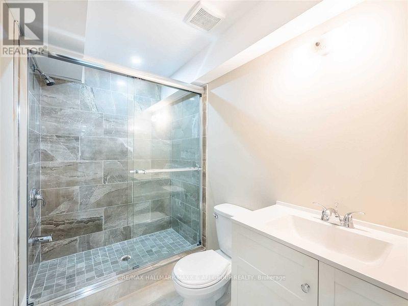 661 Mcgregor Farm Lower Trail, Newmarket, ON - Indoor Photo Showing Bathroom