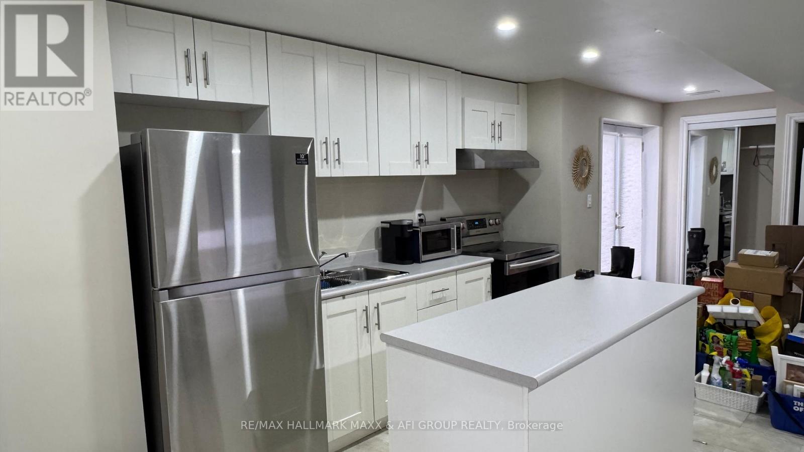 661 Mcgregor Farm Lower Trail, Newmarket, ON - Indoor Photo Showing Kitchen