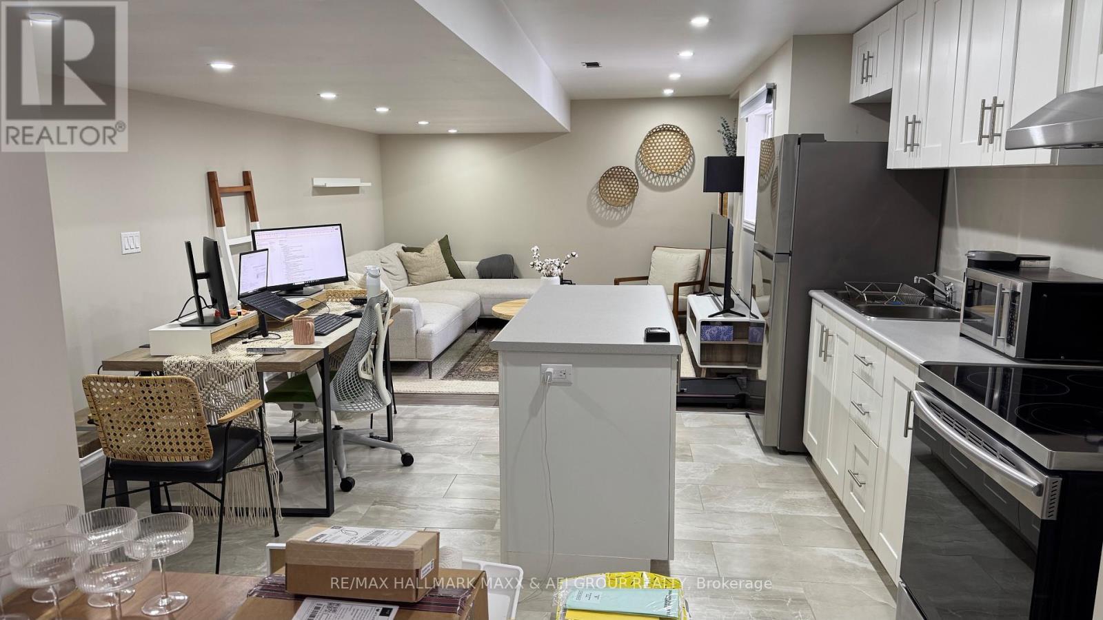 661 Mcgregor Farm Lower Trail, Newmarket, ON - Indoor Photo Showing Kitchen