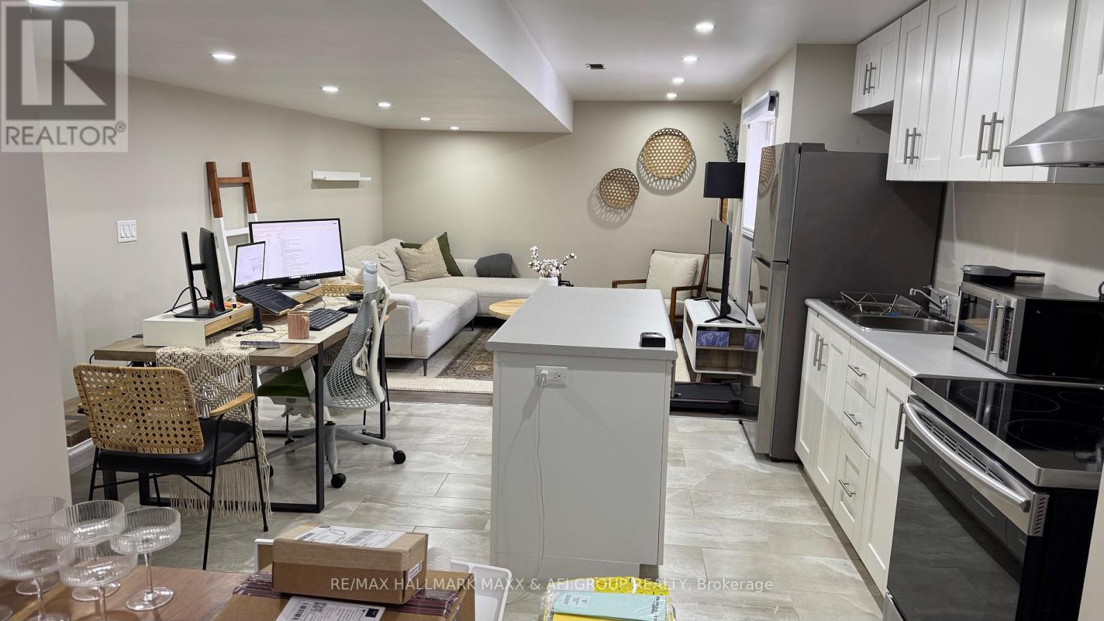 661 Mcgregor Farm Lower Trail, Newmarket, ON - Indoor Photo Showing Kitchen