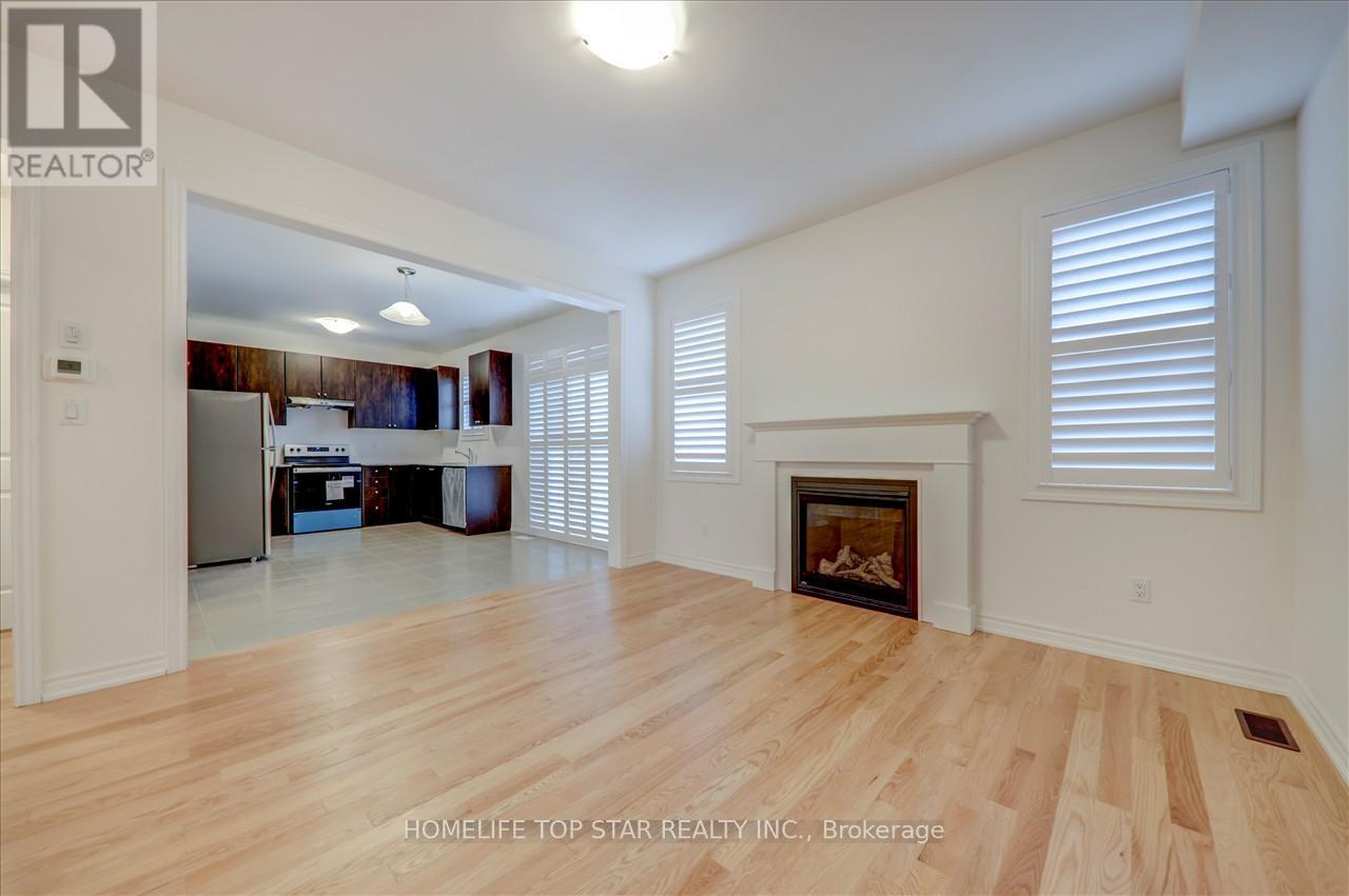 55 Brethet Heights, New Tecumseth, ON - Indoor Photo Showing Living Room With Fireplace