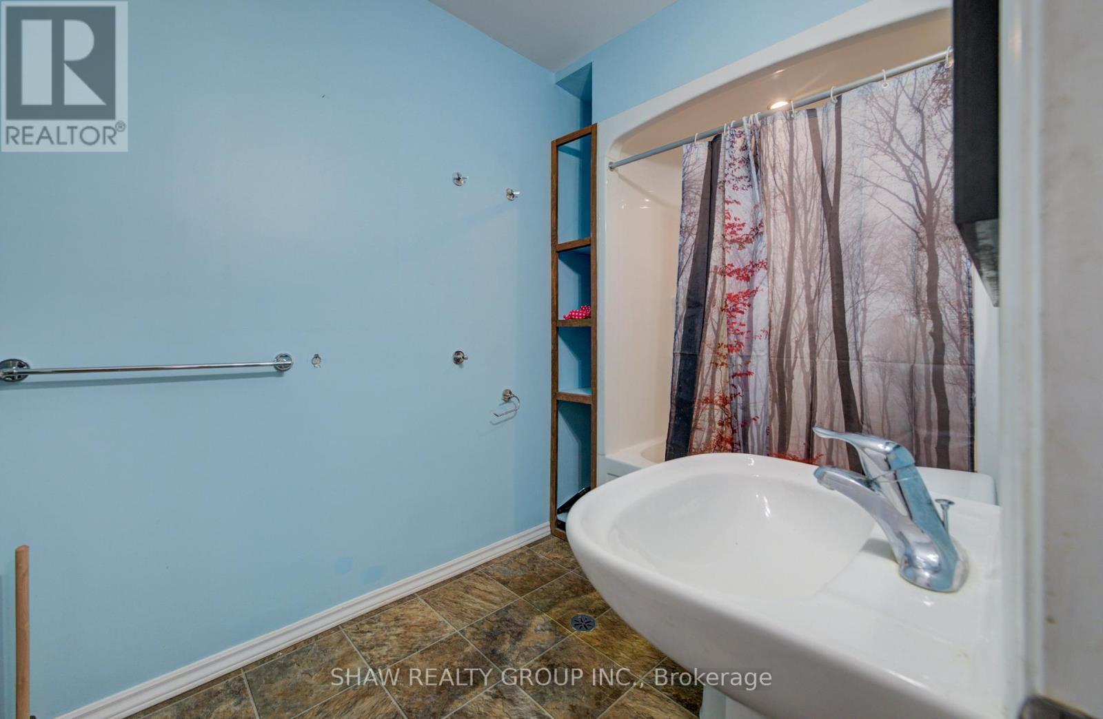 3 - 4 Perin Place, Kitchener, ON - Indoor Photo Showing Bathroom