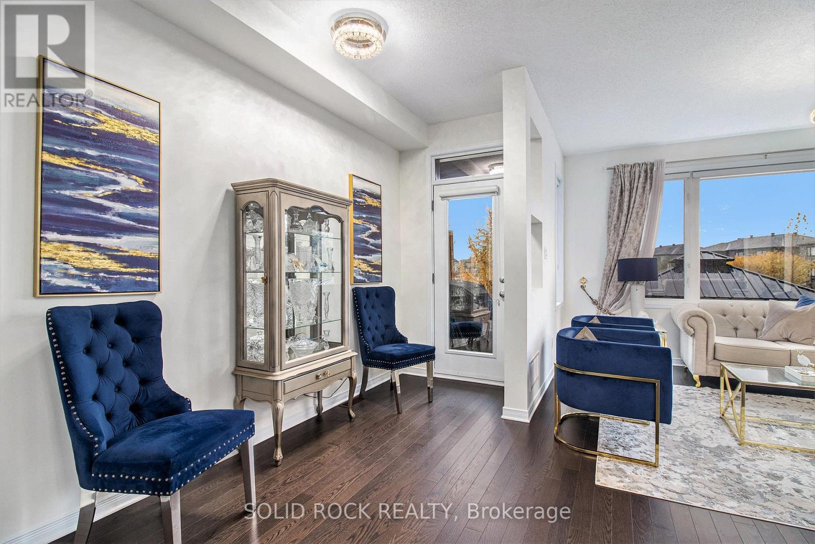 525 Cope Drive, Ottawa, ON - Indoor