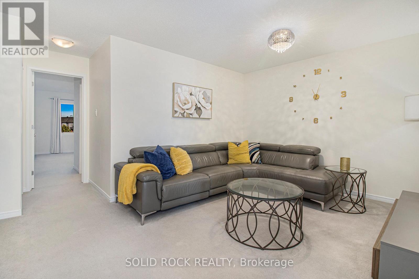 525 Cope Drive, Ottawa, ON - Indoor Photo Showing Living Room