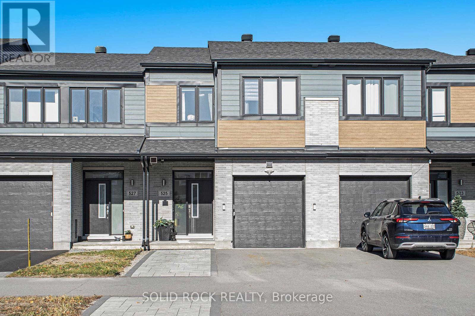 525 Cope Drive, Ottawa, ON - Outdoor With Facade