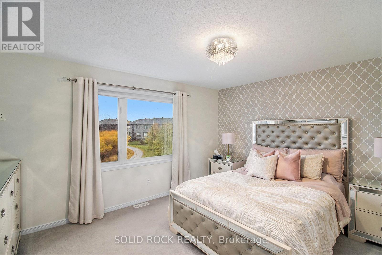 525 Cope Drive, Ottawa, ON - Indoor Photo Showing Bedroom