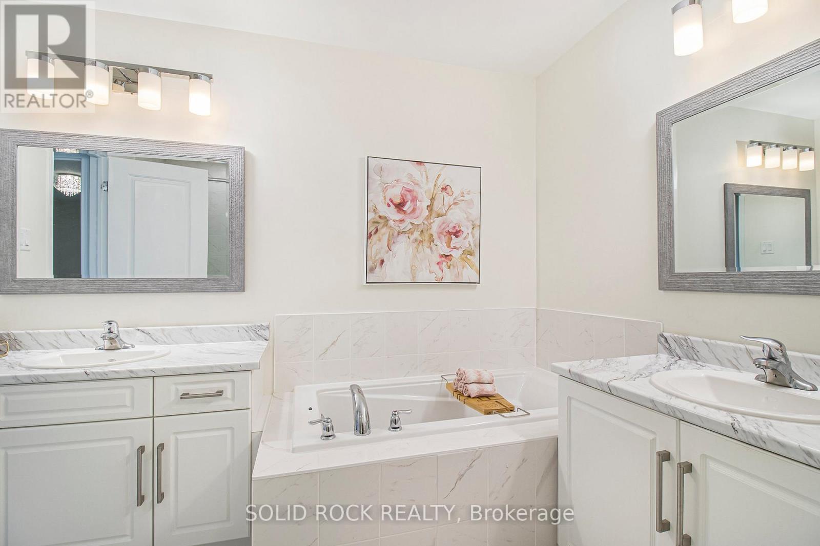 525 Cope Drive, Ottawa, ON - Indoor Photo Showing Bathroom