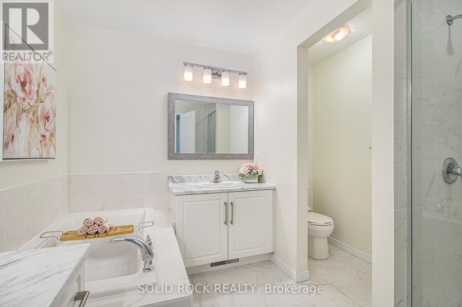 525 Cope Drive, Ottawa, ON - Indoor Photo Showing Bathroom