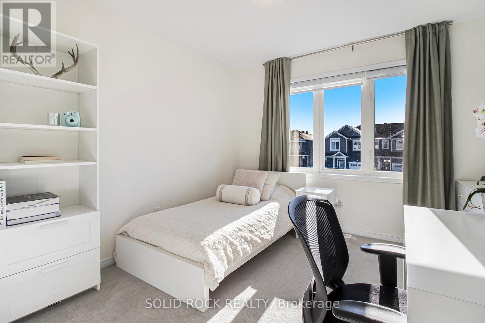 525 Cope Drive, Ottawa, ON - Indoor Photo Showing Bedroom